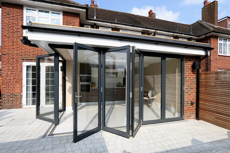 Rear extension with aluminium Sieger bifold doors