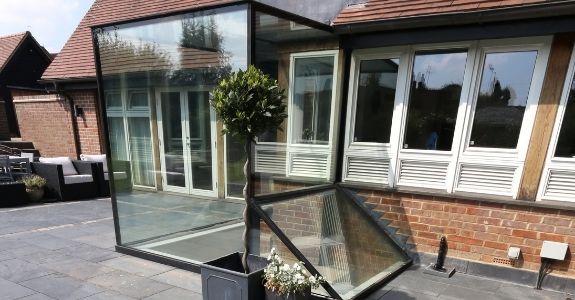 glass box extension that connects the basement and rear of the ground floor