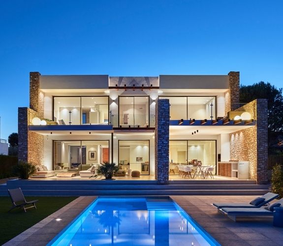 luxury holiday villa with Sieger slim sliding aluminium doors and a large pool